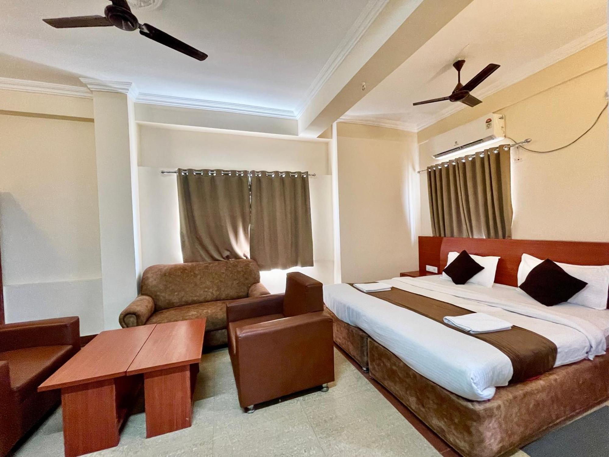 Hotel Subham Beach Inn ! Puri Near-Sea-Beach-And-Temple Fully-Air-Conditioned-Hotel With-Lift-And-Parking-Facility Exterior photo
