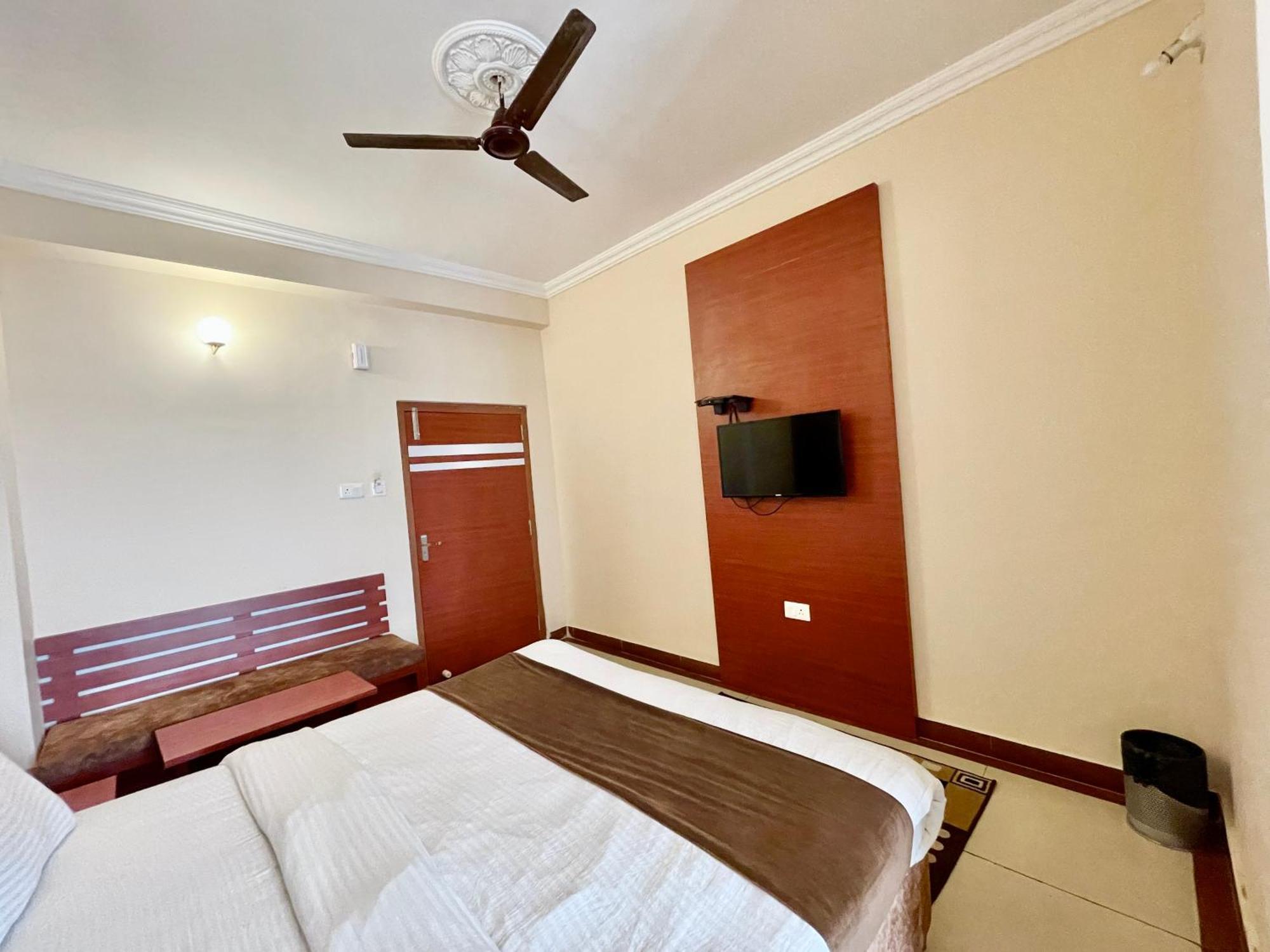 Hotel Subham Beach Inn ! Puri Near-Sea-Beach-And-Temple Fully-Air-Conditioned-Hotel With-Lift-And-Parking-Facility Exterior photo