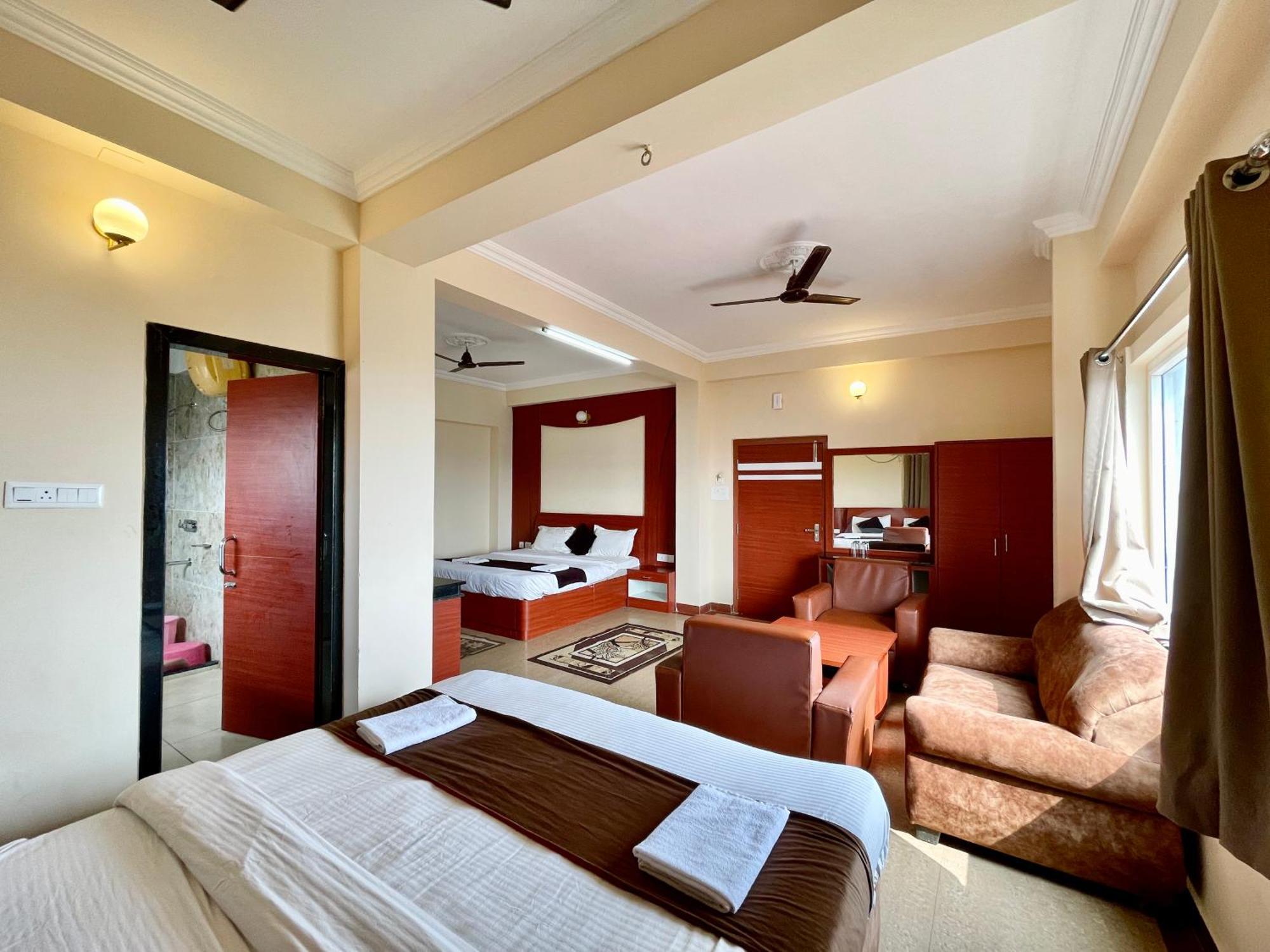 Hotel Subham Beach Inn ! Puri Near-Sea-Beach-And-Temple Fully-Air-Conditioned-Hotel With-Lift-And-Parking-Facility Exterior photo